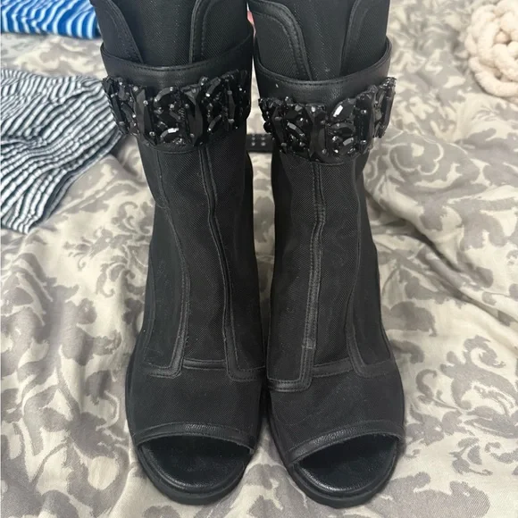 KARL LAGERFELD
PARIS
Blayze Peep Toe
Bootie (Women) - Picture 5 of 5